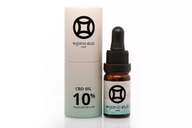 Envase bonito de aceite de CBD con su contenido al lado