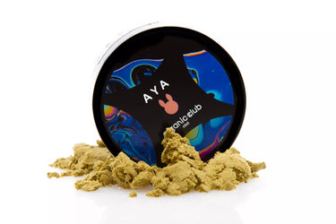 Envase de hachís de cbd 10-OH sobre fondo blanco. Aroma intenso y natural
