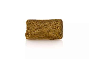 Hachís de 10-OH afghano en fondo blanco.