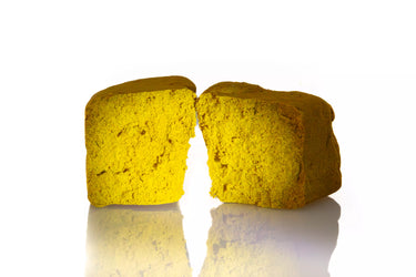 hachís de CBD, Dorado, iluminado con luz de escenario