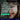 reseña cinco estrellas sobre calidad de producto y atención recibida sobre fondo con chica sonriendo.