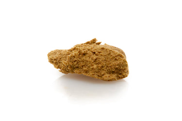 hachis de CBD sobre basa blanca