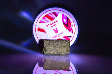 Envase de hachís AFGANO de 10-OH en fondo negro. 