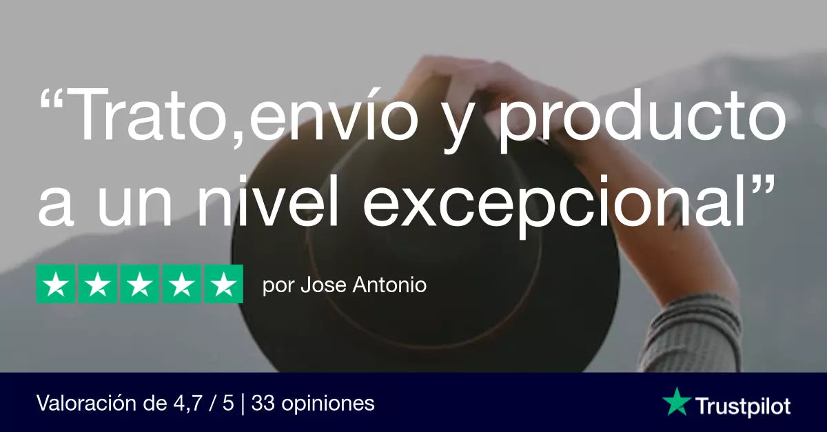 reseña cinco estrellas sobre calidad de producto en fondo de chico con sombrero.