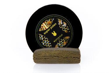 hash de cbd variedad super polen en fondo blanco