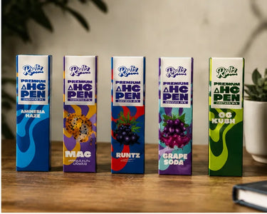 colección completa de vapers rollz delta hc +cbd sobre una mesa de madera